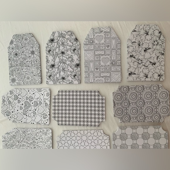 Colouring gift tags - Picture 3 of 4